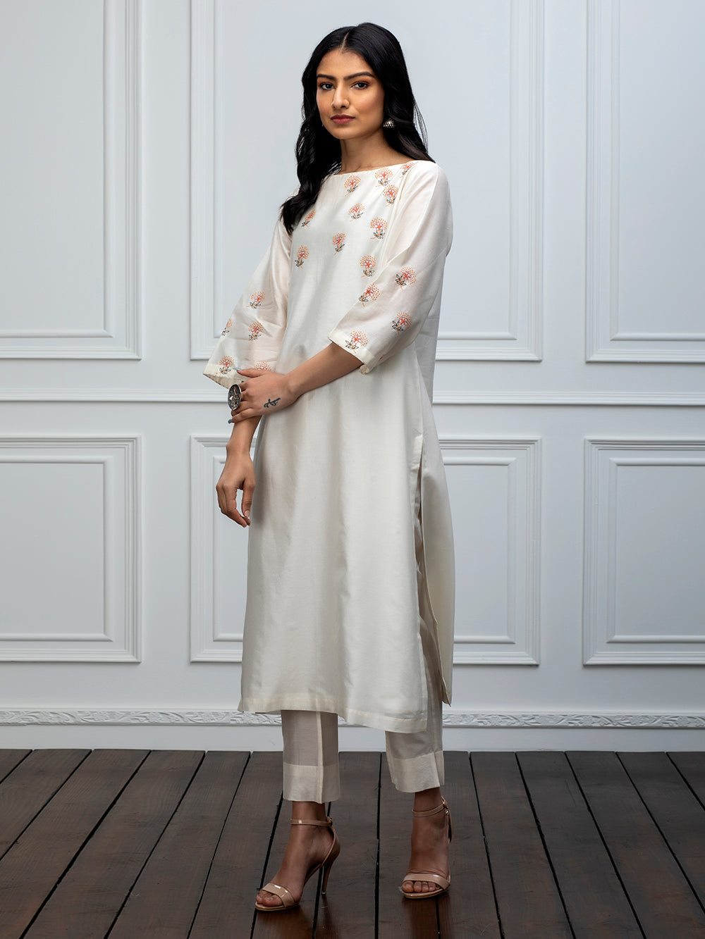 Off White chanderi kurta with pants and Dupatta Set of 3