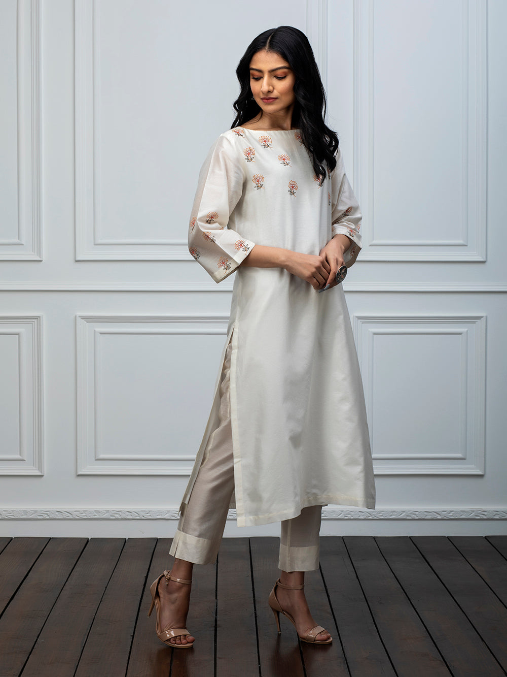 Off White chanderi kurta with pants and Dupatta Set of 3