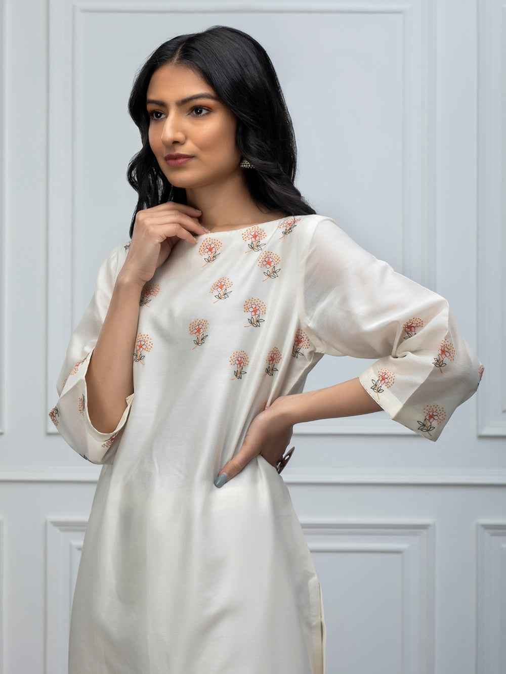 Off White chanderi kurta with pants and Dupatta Set of 3