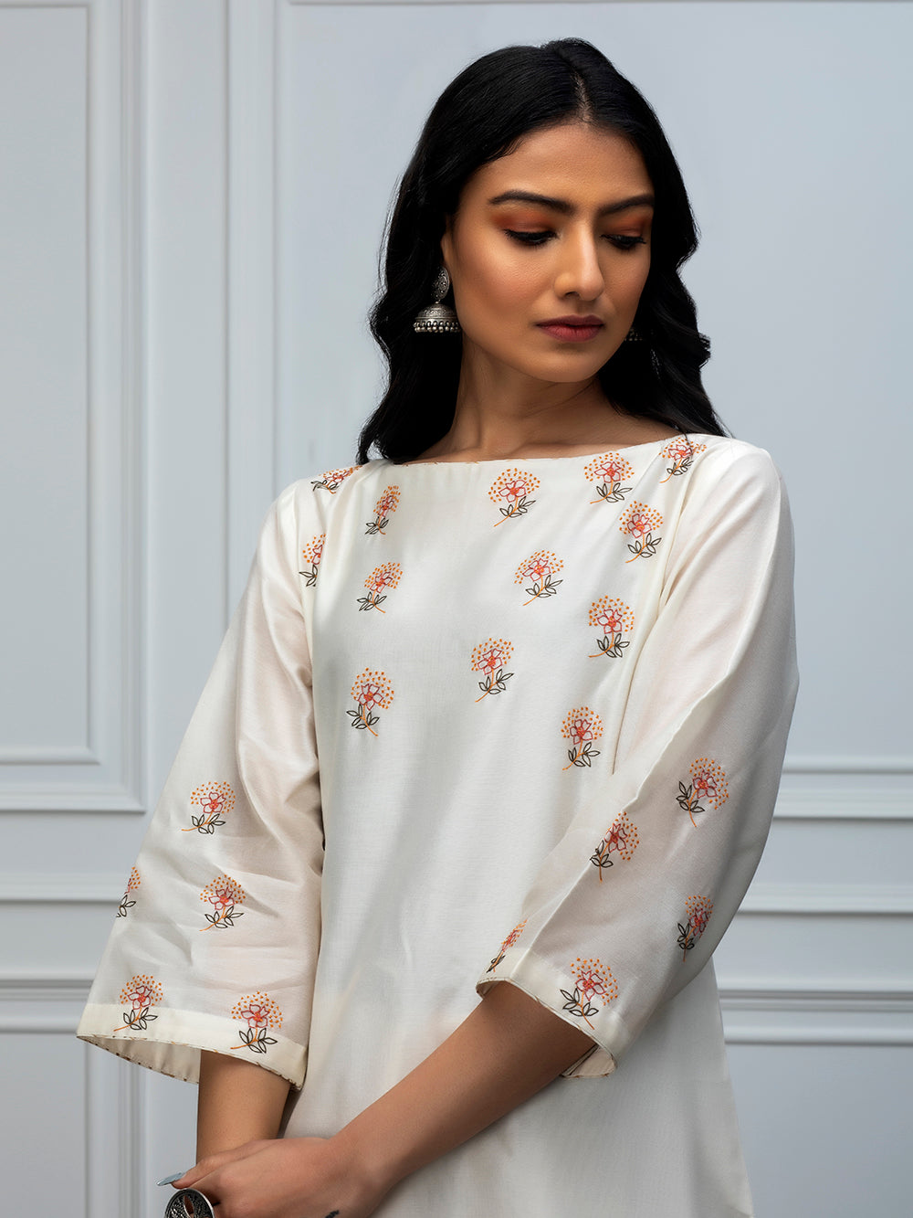 Off White chanderi kurta with pants and Dupatta Set of 3