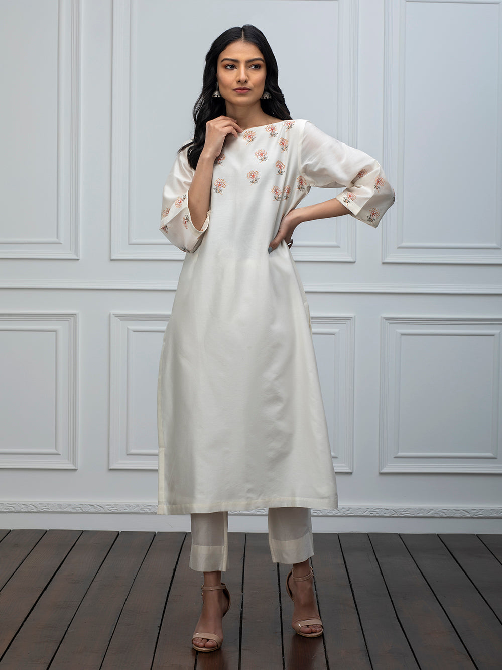 Off White chanderi kurta with pants and Dupatta Set of 3