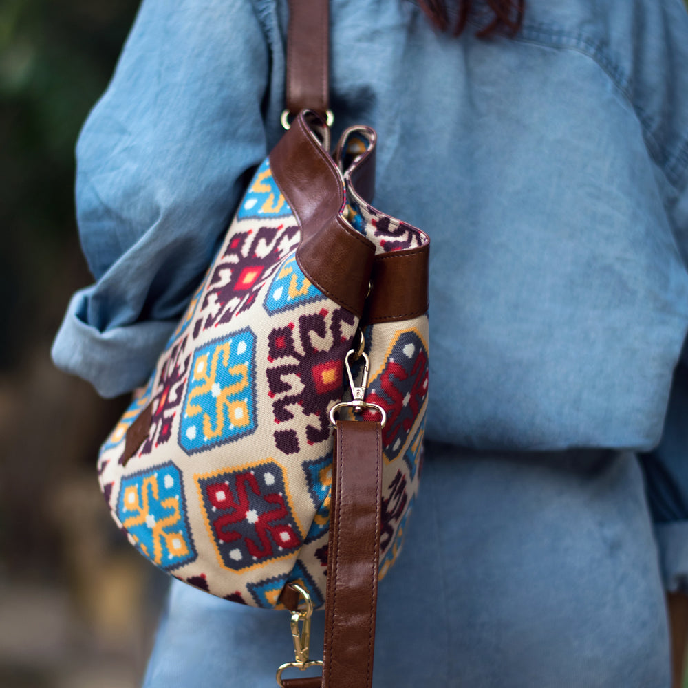 Multicolor canvas bucket bag